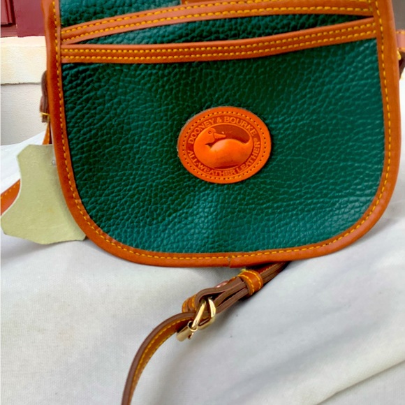 NWT Dooney and Burke crossbody bag new never used. Leather tag on bag. - Picture 4 of 4